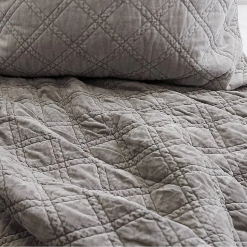 Pom Pom at Home Brussels Coverlet $ 747 taupe /new  Size : King